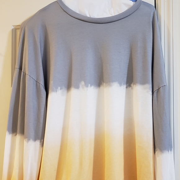 Tops - Plus size long sleeve shirt. 4xl but fits like 2xl